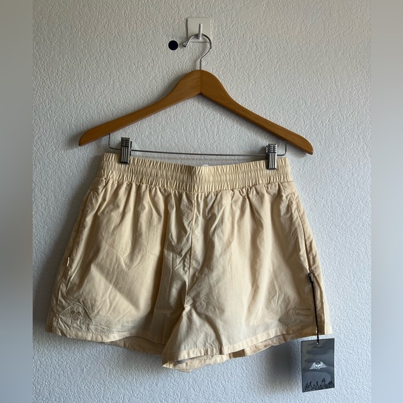 New civil regime yellow shorts with pockets M‎ - Picture 1 of 7